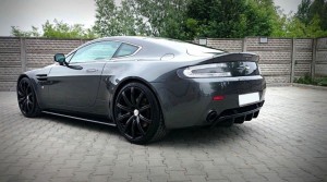 Dokładki progów Aston Martin V8 Vantage (carbon look)